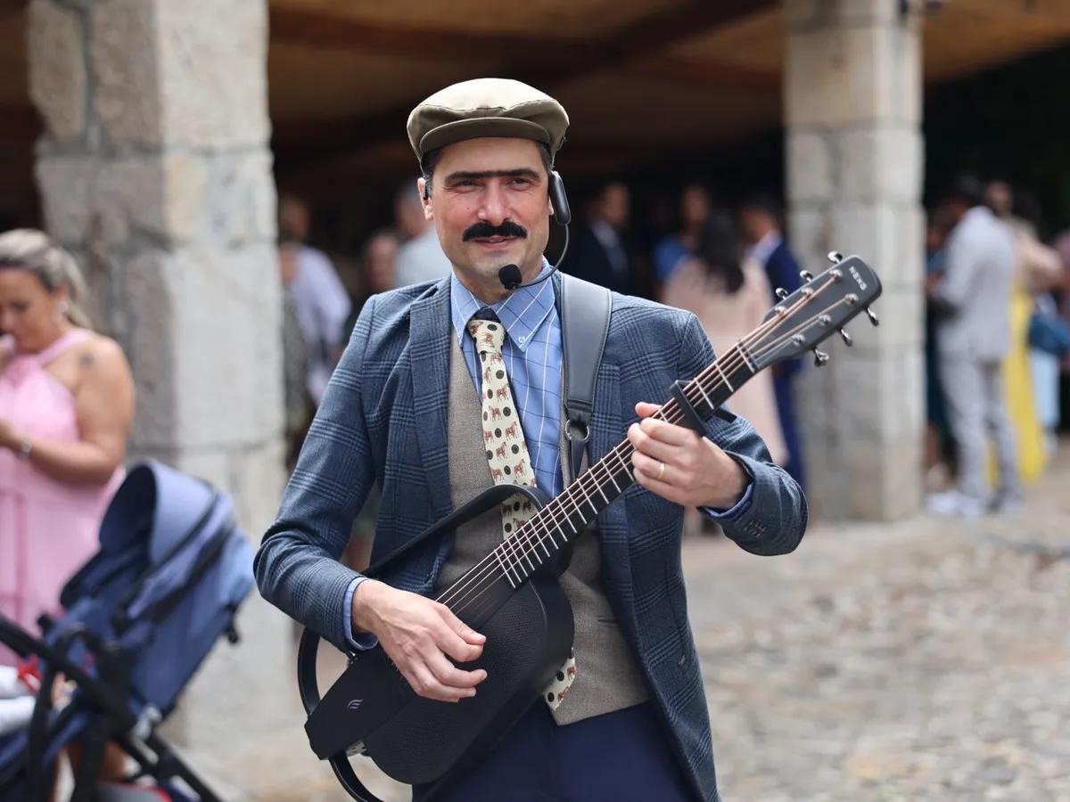 Zé Laustíbia — Party Entertainer — 2