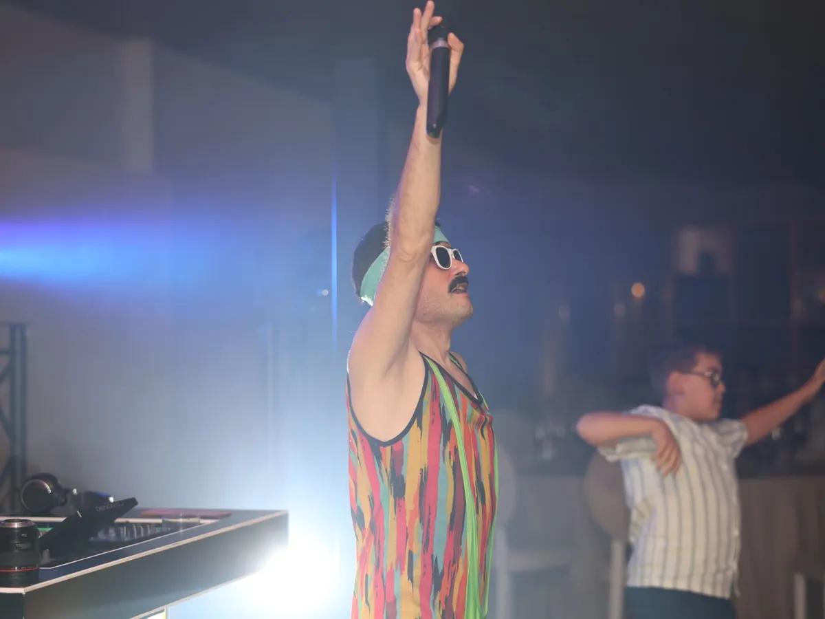 Zé Laustíbia — Party Entertainer — 1