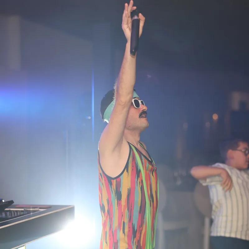 Zé Laustíbia — Party Entertainer — 1