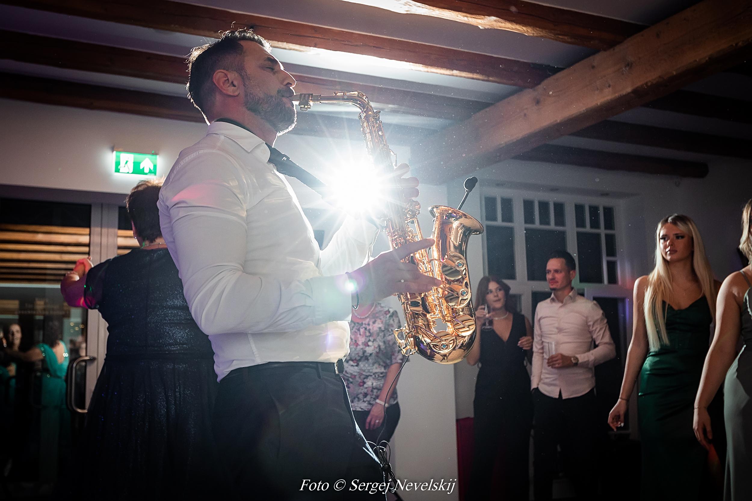 Sergej Omelnickij – DJ & Live Saxophon — 9