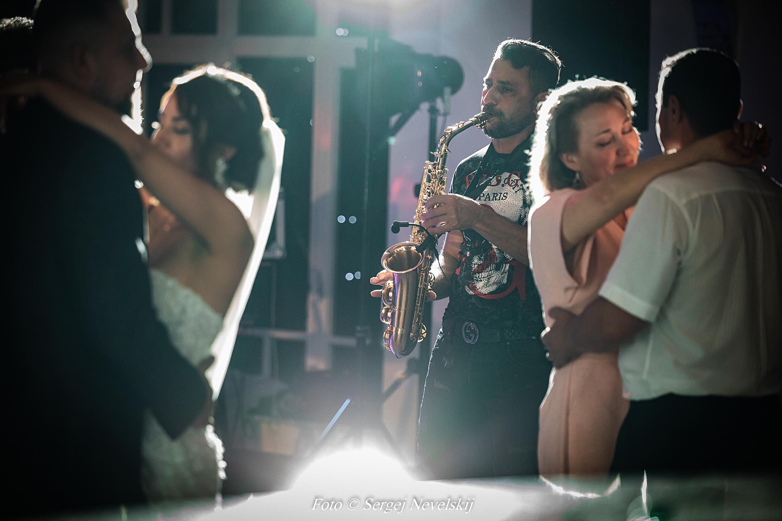 Sergej Omelnickij – DJ & Live Saxophon — 8
