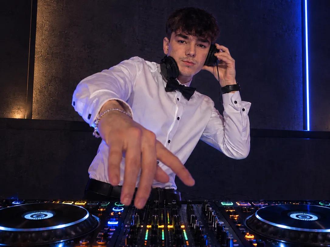 DJ Arti — 1